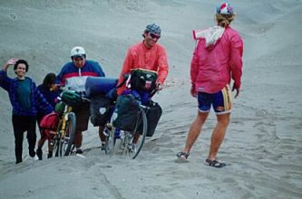 Peru: Lithuanians at Great Millenium Peace Ride. Peru desert