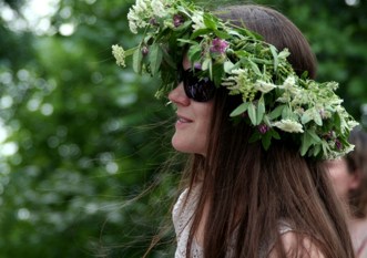 Per Sekmines vainikuota mergina