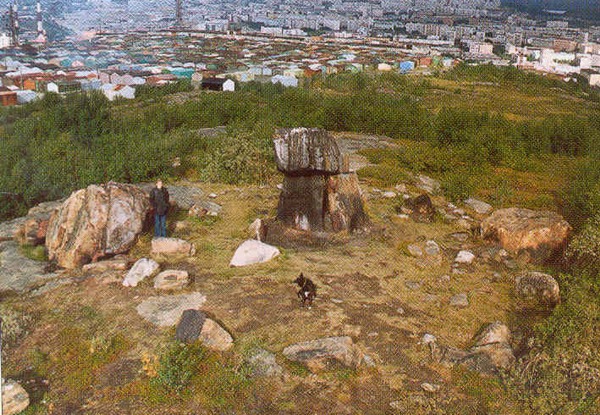 Murmansk, Voron, Raven mound
