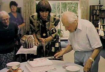 Karl Popper cuts a cake